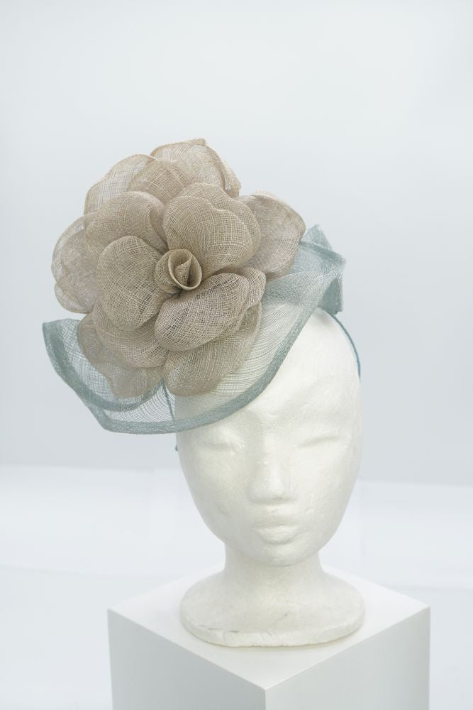 Fascinator "sinemay flower" grau-türkis