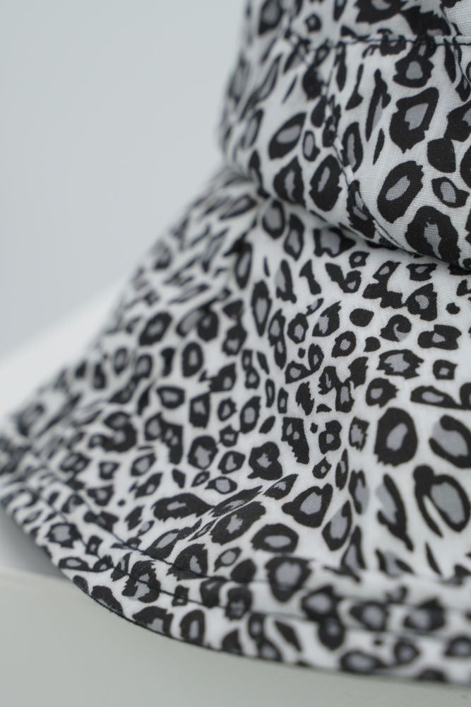 Stoffhut “leopard“ schwarz-weiß